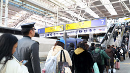 설 연휴 마지막, 서울역 귀경객 '북적'