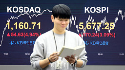 설 연휴 끝, 코스피 사상 첫 5600선 '돌파'