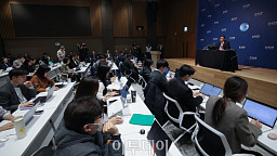 기자회견 하는 이창용 한은 총재