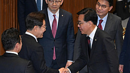 국회 찾은 이재명 대통령, 중동전쟁 추경안 강조