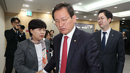 서울중앙지검 찾은 국정조사특위, 시작부터 '설전'