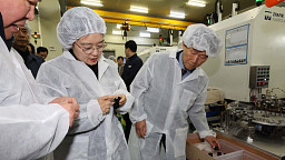 플라스틱 원료 대란, 현장 점검 나선 한성숙 장관