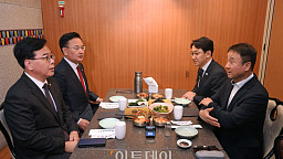 한병도-송언석, 여의도서 원내대표 오찬회동