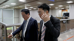 공판 출석하는 민경민 대표