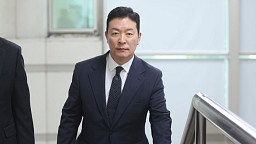 김성훈 전 경호처 차장, 체포영장 집행 방해 혐의 공판 출석
