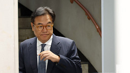 법정 향하는 정진석 전 대통령비서실장