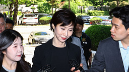 노소영 관장, 서울고법 출석…재산분할 소송 다시 법정으로