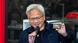 젠슨 황, ‘RTX 스파크’ 선물