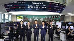 외환시장 24시간 개장, 딜링룸 찾은 구윤철 부총리
