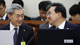 박홍근-신현송, 국회 재경위 업무보고