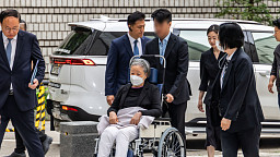'정교유착 혐의' 한학자, 휠체어 타고 결심공판 출석