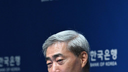 통화정책방향 기자간담회 가진 신현송 한은 총재