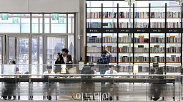 폭염 피해 별마당 도서관 찾은 시민들