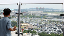 휴가철 맞은 김포공항, 1주차장 '만차'