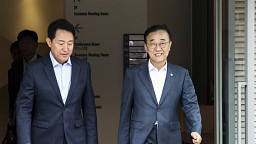 '오묘한 표정' 주택공급 회동 마친 김윤덕-오세훈