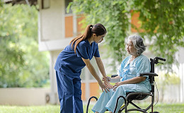 “치매보험, 40~50대가 가입 적기…경증 치매 보장 잘 살펴봐야”