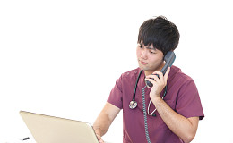 “서류와 전화에 묶여 돌봄 조정 본업은 뒷전”