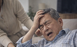 급성뇌졸증으로 쓰러진 아버지 대신 자녀가 보험금 청구할 수 있을까?