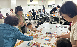 “혈연 넘어 마을 조손까지”  황혼육아, 혼자가 아니라 함께