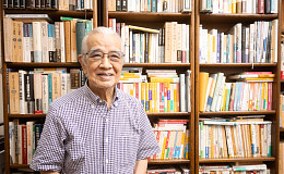 “먼저 죽을 수 없었다” 치매 아내 간병 90세 日 거장의 고백