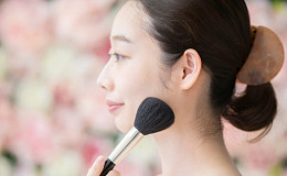 “새출발 꿈꿔” 日 중년 여성 사이서 ‘재점화 메이크업’ 인기