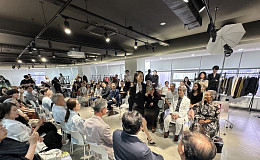 중년을 위한 패션 트렌드 강좌부터 최신 신상 소개까지