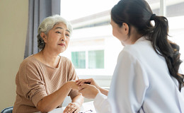 “부모 돌봄, 퇴사만 답 아니야” 일과 돌봄 양립 방법은?