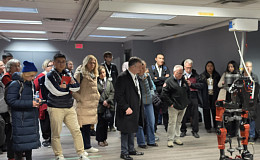 고령층 돌봄 AI 도입, “취약한 노인부터 실험대 돼선 안 돼”