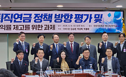 [현장에서] 퇴직연금 중도인출·사외적립 의무화 놓고 노·사·정 격론