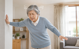 [60+ 궁금중] 누웠다 일어났을 뿐인데 눈앞이 '핑'