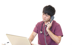 “서류와 전화에 묶여 돌봄 조정 본업은 뒷전”