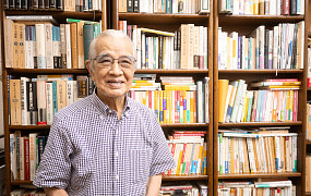 “먼저 죽을 수 없었다” 치매 아내 간병 90세 日 거장의 고백