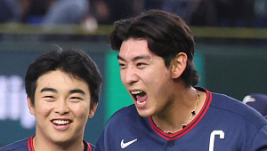 '슈퍼 캐치' 터졌다⋯이정후, '행운의 목걸이' 의미는 [이슈크래커]