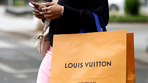 전쟁 중에 누가 명품을? 한국인이 삽니다 [이슈크래커]