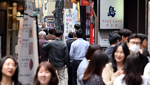 칼국수 1만원 시대⋯"이젠 뭘 '서민음식'이라 불러야 하죠?" [이슈크래커]