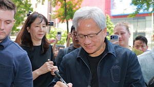 옷은 답을 알고 있다⋯스티브 잡스의 터틀넥부터 젠슨 황의 가죽재킷까지 [이슈크래커]