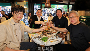 젠슨 황은 왜 한국에 와서 치킨을 외쳤나 [이슈크래커]