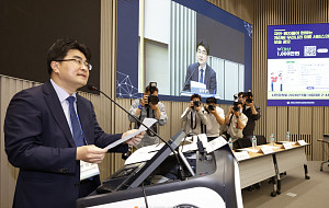 심포지엄에서 인사말하는 방재승 비대위원장 [포토]