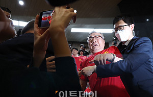 채상병 특검 '부결'…절망하는 해병대예비역 연대 [포토]