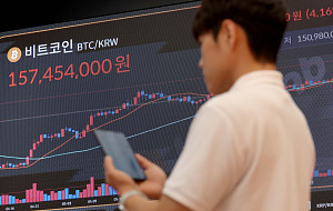 '천장 뚫은 비트코인, 연일 사상 최고가' [포토]
