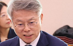 문체부 장관 청문회에 등장한 '반가사유상-갓잔' 눈길 [포토]