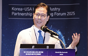 한·미 보건산업 협력 네트워킹 포럼, 주제발표하는 정윤택 제약산업전략연구원장 [포토]