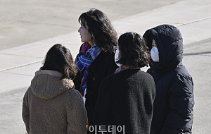 강한 바람에 체감온도 '뚝'…경기·강원 한파특보 [포토]