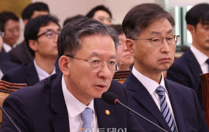 법사위 종합국감, 발언하는 증인들 [포토]