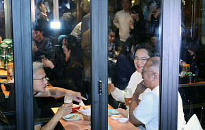 이재용-정의선 회장과 '치맥' 즐긴 젠슨 황 엔비디아 CEO [포토]