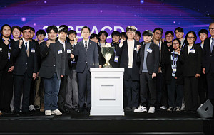 인공지능 해킹 방어대회 찾은 배경훈 부총리 [포토]