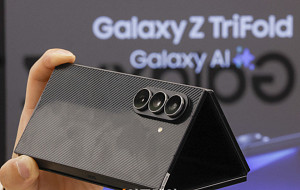 삼성전자, 자사 최초 2번 접는 스마트폰 '갤럭시 Z 트라이폴드' 공개 [포토로그]