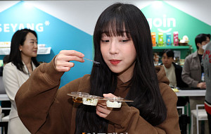 에그테크코리아 2025, 조인 부스 둘러보는 쯔양  [포토로그]