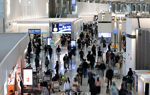 '중국 무비자 효과?'…인천공항 일일 여객 역대 최다 [포토로그]