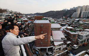 신림7구역 주거환경 점검하는 오세훈 서울시장 [포토로그]